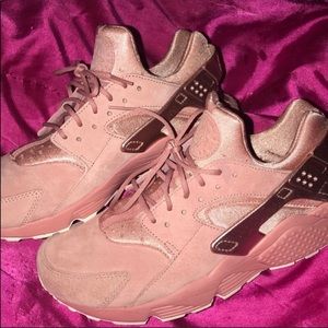 Rose gold Nike huaraches